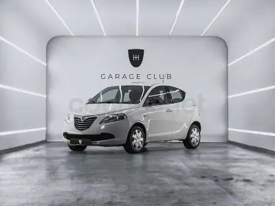 Usado Lancia Ypsilon Silver 69 CV (50 kW) 2012 Blanco Utilitario