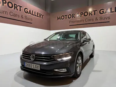 Usado VW Passat Executive 122 CV (89 kW) 2020 Gris / plata Berlina