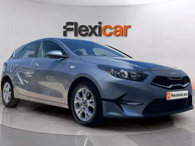 Käytetty Kia Ceed 136 HP (100 kW) 2023 Harmaa Viistoperä