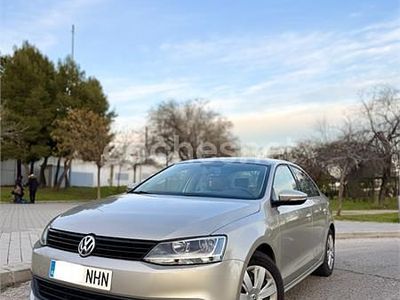 Beige Usado 2013 VW Jetta Advance Berlina | 9190 €