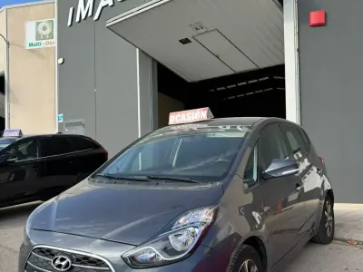 Usado Hyundai ix20 Style 115 CV (84 kW) 2018 Gris Utilitario