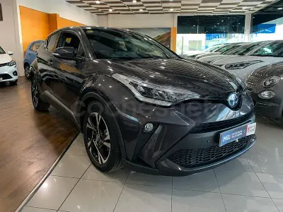 Usado Toyota C-HR Advance 122 CV (89 kW) 2022 Gris / plata SUV