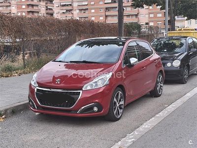 Usado Peugeot 208 Style 110 CV (80 kW) 2017 Granate Utilitario