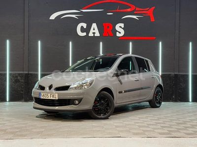Gris / plata Usado 2007 Renault Clio II Dynamique Berlina | 3990 € (Un poco caro)