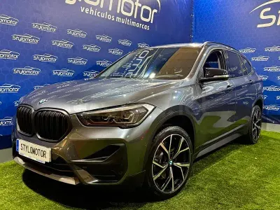 Usado BMW X1 Comfort Edition 190 CV (139 kW) 2022 Gris / plata SUV