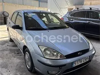 Usado Ford Focus Ambiente 90 CV (66 kW) 2004 Azul Berlina