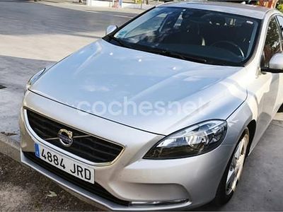 Usado Volvo V40 Momentum 150 HP (110 kW) 2016 Cinzento Sedan
