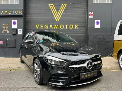 Begagnad Mercedes B180 136 HK (100 kW) 2021 Svart Minibuss
