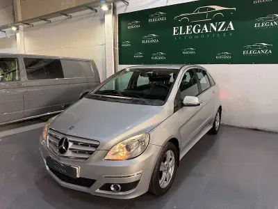 Begagnad Mercedes B180