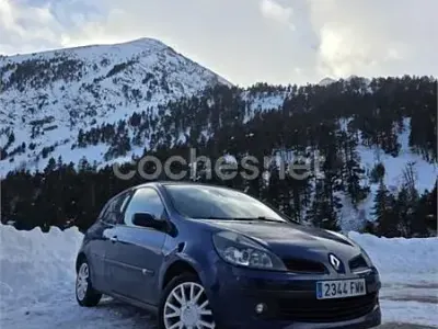 Usado Renault Clio II Dynamique 85 CV (62 kW) 2007 Azul Berlina