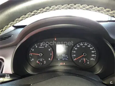 Usado Kia Stonic 120 CV (88 kW) 2019 Rojo SUV