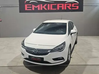 Usado Opel Astra Business 110 CV (80 kW) 2018 Blanco Utilitario