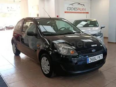 Usado Ford Fiesta Ambiente 70 CV (51 kW) 2007 Azul Utilitario
