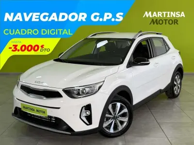 Usado Kia Stonic 101 CV (74 kW) 2025 Blanco SUV