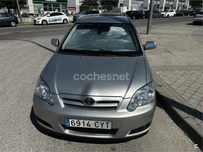 Usado Toyota Corolla Luna 110 CV (80 kW) 2004 Gris / plata Berlina