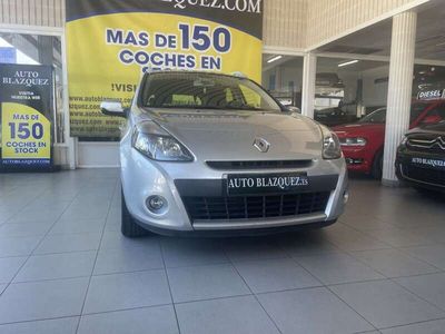Usado Renault Clio GrandTour Dynamique 88 CV (64 kW) 2012 Plateado Familiar