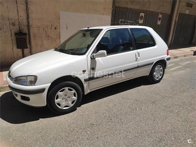 Usado Peugeot 106 58 CV (42 kW) 1998 Blanco Utilitario
