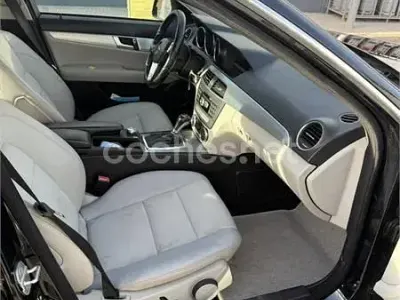 Usado Mercedes C200 Avantgarde 136 CV (100 kW) 2011 Negro Berlina