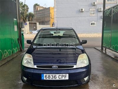 Usado Ford Fiesta Ghia 68 CV (50 kW) 2003 Negro Utilitario