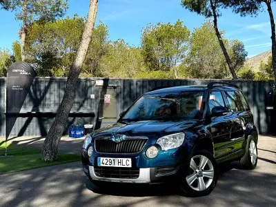 Usado Skoda Yeti Ambition 105 CV (77 kW) 2012 Azul SUV
