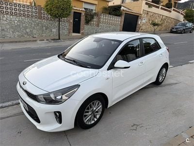 Usado Kia Rio 84 CV (61 kW) 2018 Blanco Berlina