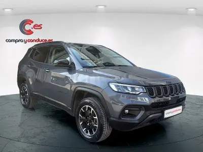 Usado Jeep Compass Trailhawk 240 CV (176 kW) 2022 Gris / plata SUV