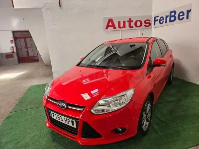 Begagnad Ford Focus 125 HK (91 kW) 2013 Röd Sedan