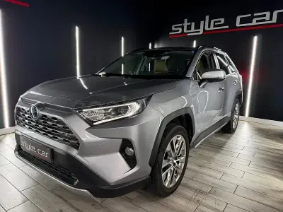 Usado Toyota RAV4 Hybrid Luxury 222 CV (163 kW) 2021 Gris / plata SUV