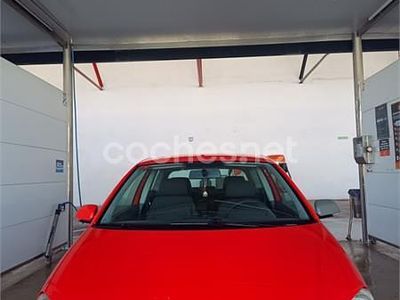 Usado VW Polo Advance 70 CV (51 kW) 2006 Rojo Utilitario