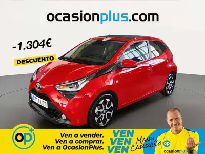 Usado Toyota Aygo X-play 72 CV (52 kW) 2020 Rojo Utilitario