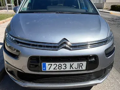 Usado Citroën Grand C4 Picasso Feel 120 CV (88 kW) 2018 Gris / plata Monovolumen