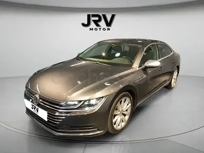 Usado VW Arteon Elegance 150 CV (110 kW) 2019 Gris / plata Utilitario