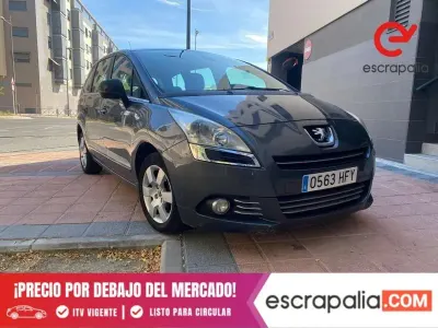 Usado Peugeot 5008 Active 120 CV (88 kW) 2011 Negro Monovolumen