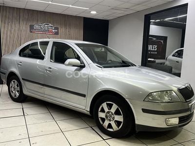 Gris / plata Usado 2006 Skoda Octavia Elegance Berlina | 3900 € (Buen precio)