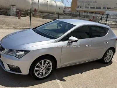Usado Seat Leon XCELLENCE 150 CV (110 kW) 2020 Gris / plata Berlina