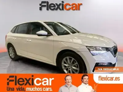 Usado Skoda Scala Ambition 110 CV (80 kW) 2021 Blanco Utilitario
