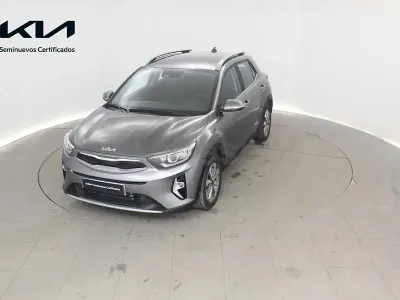 Usado Kia Stonic 100 HP (73 kW) 2025 Cinzento SUV