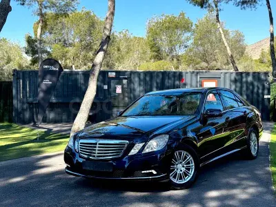 Usado Mercedes E250 Elegance 204 CV (150 kW) 2009 Azul Berlina