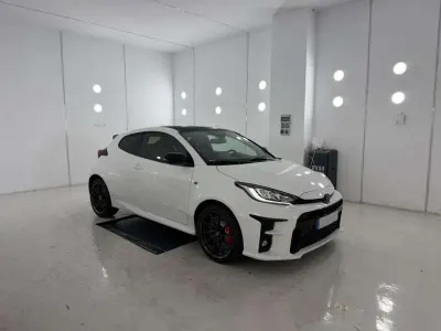 Usado Toyota Yaris 261 CV (191 kW) 2021 Blanco Utilitario