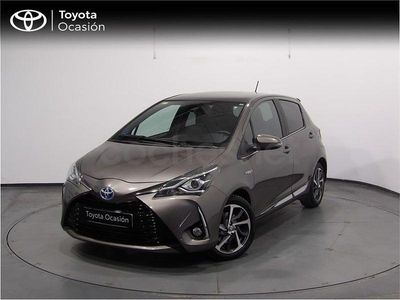 Usado Toyota Yaris Hybrid Advance 100 CV (73 kW) 2018 Gris / plata Berlina