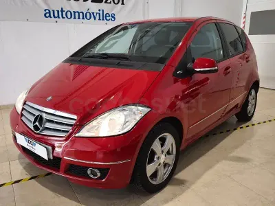 Usado Mercedes A180 Style 109 CV (80 kW) 2012 Rojo Utilitario