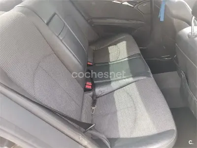 Usado Mercedes E270 Avantgarde 170 CV (125 kW) 2002 Gris / plata Berlina