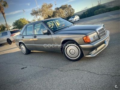 Usado Mercedes 190 109 CV (80 kW) 1991 Gris / plata Berlina