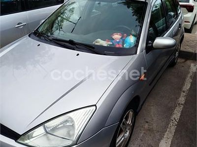 Usado Ford Focus Trend 115 CV (84 kW) 2001 Gris / plata Berlina