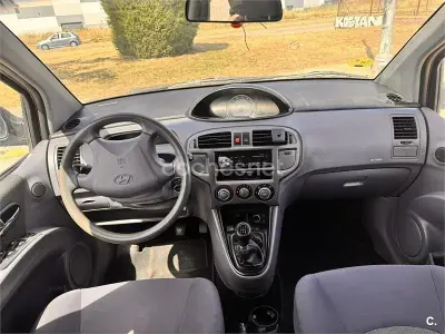 Usado Hyundai Matrix GLS 103 CV (75 kW) 2004 Azul Monovolumen