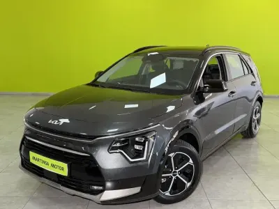 Usado Kia Niro 129 HP (94 kW) 2024 Cinzento SUV