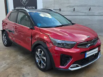 Usado Kia Stonic GT-Line 120 CV (88 kW) 2021 Rojo SUV