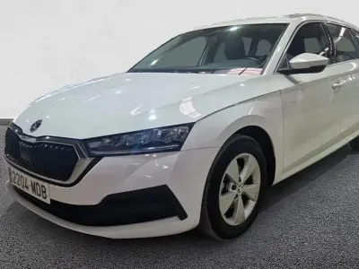 Usado Skoda Octavia Ambition 150 CV (110 kW) 2022 Familiar