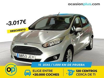 Gris plata Usado 2015 Ford Fiesta Trend Utilitario | 5973 € (Super precio)