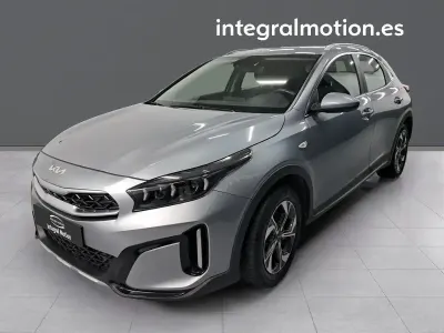 Usado Kia XCeed 119 HP (87 kW) 2022 Cinzento SUV